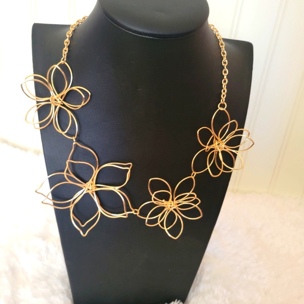 Floral 3D necklace
